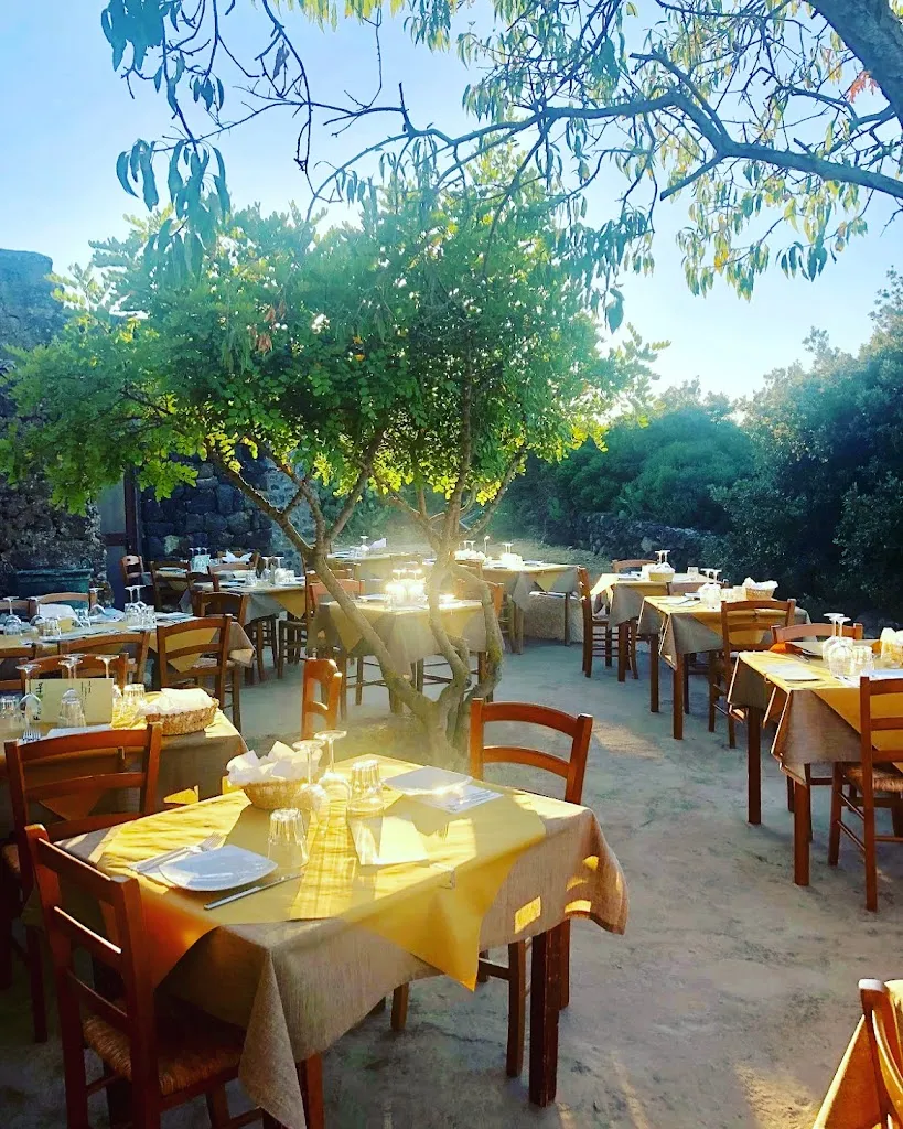 trattoria a favarotta_Pantelleria_slider_image_1