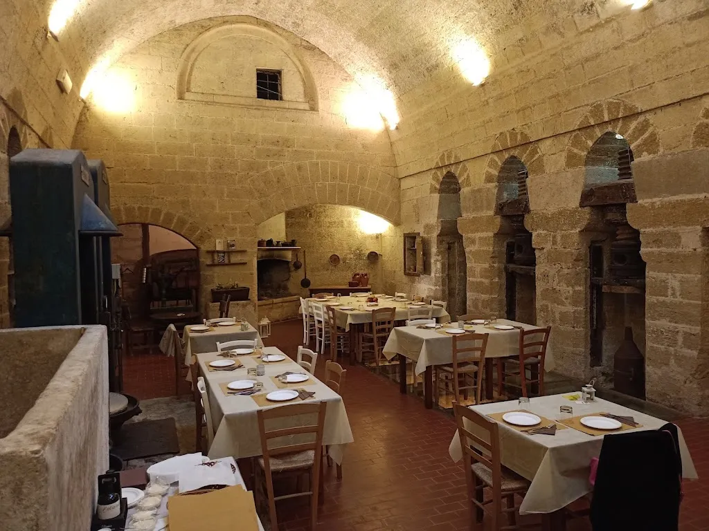 Frantoio Masseria Fatalò restaurant in Lizzanello
