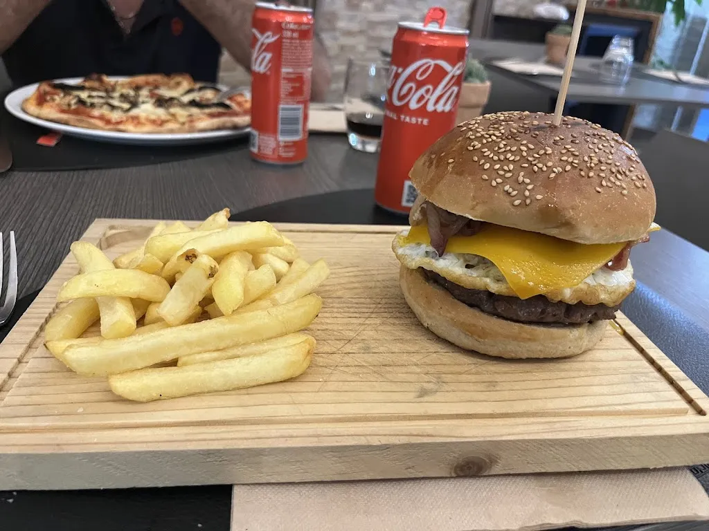 Cinà Pizzeria & Tavola calda_Pantelleria_slider_image_3