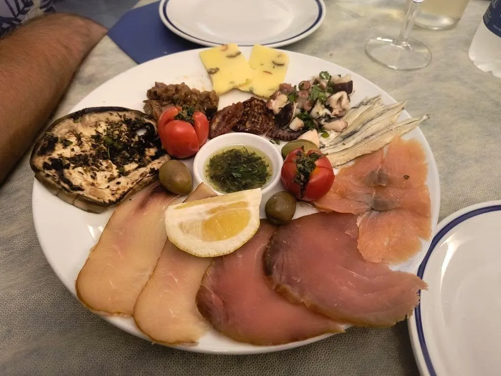 Francesca Menegatti_Castiglione Maria Rosa_Pantelleria_review