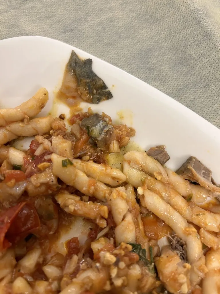 Adriano Riggio_Il gabbiano azzurro_Pantelleria_review