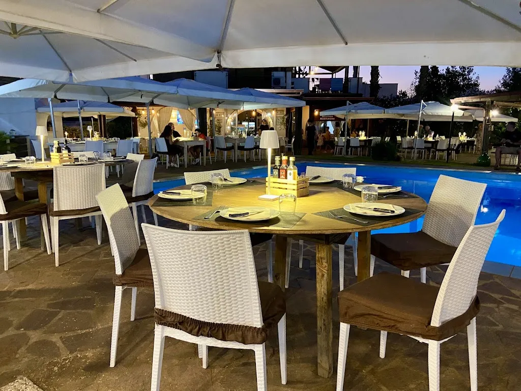 AGRITURISMO VILLA PINA restaurant in Lizzanello