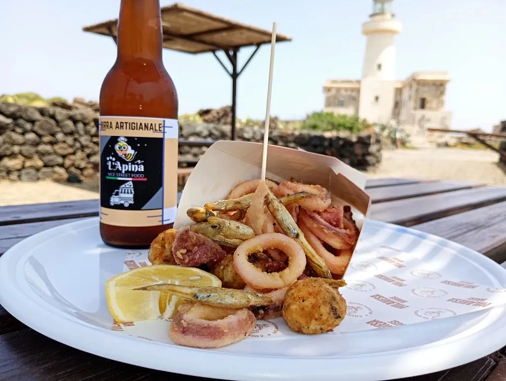 Leonardo La Grutta_L'Apina nice street food_Pantelleria_review
