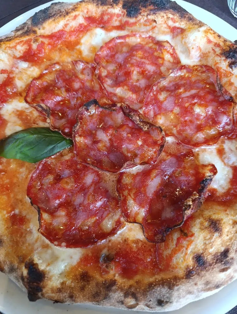 Elodie Guellier_Pizzeria Il rustico_Piano dei Geli_review