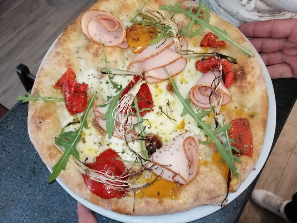 Pizzeria La Cavea_Paternò_slider_image_3