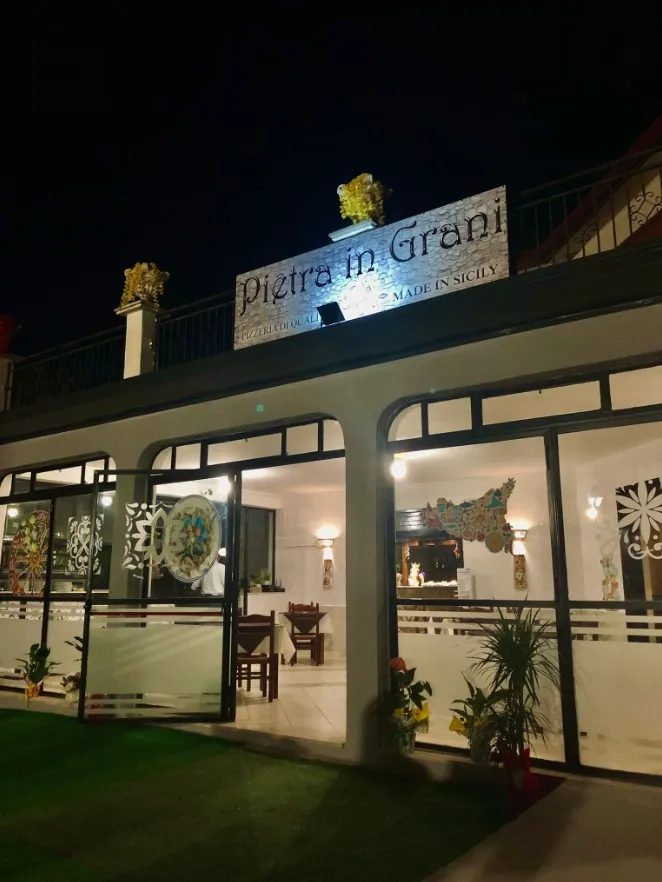 Pietra In Grani Pizzeria restaurant in Pietraperzia