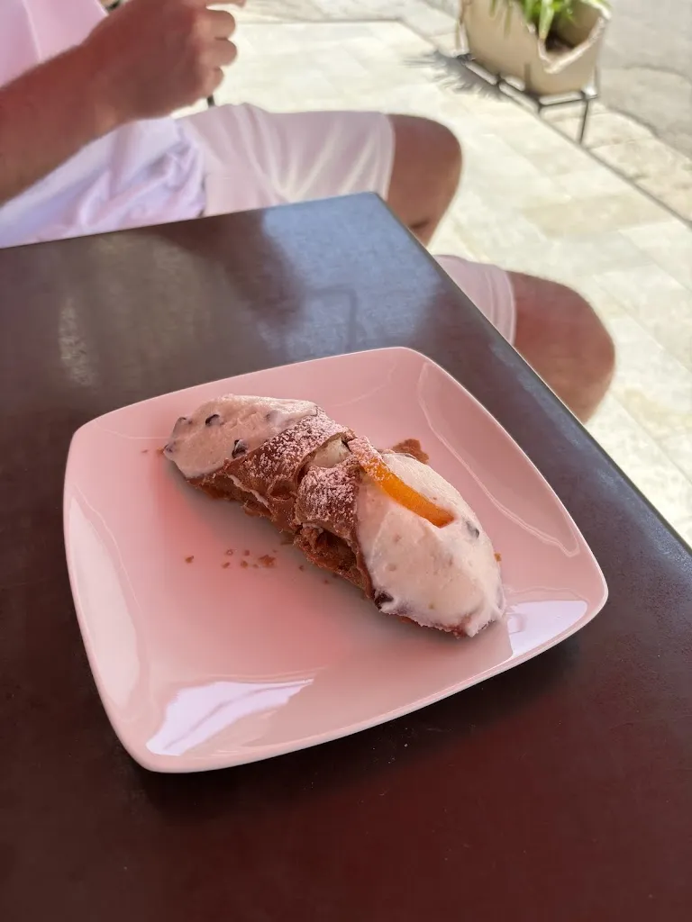 Louanne Cuijpers_Di Noto Bar_Piana degli Albanesi_review