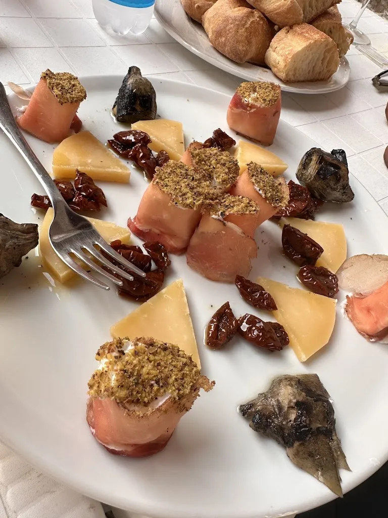 aishikin is_Prodotti tipici ed enoteca_Piana degli Albanesi_review