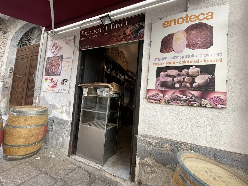 Prodotti tipici ed enoteca restaurant in Piana degli Albanesi