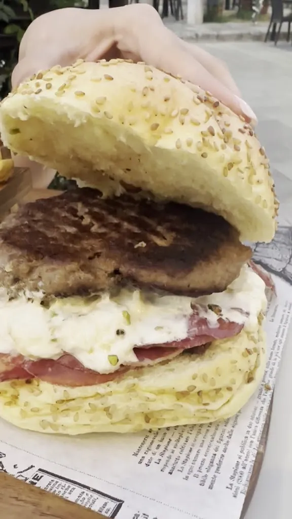 Chateau Bistrot - Hamburgeria Baguetteria Pizzeria_Lizzano_slider_image_2