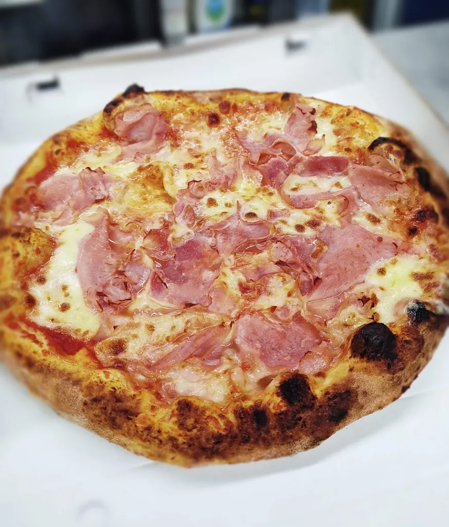 The king of pizza restaurant in Racalmuto