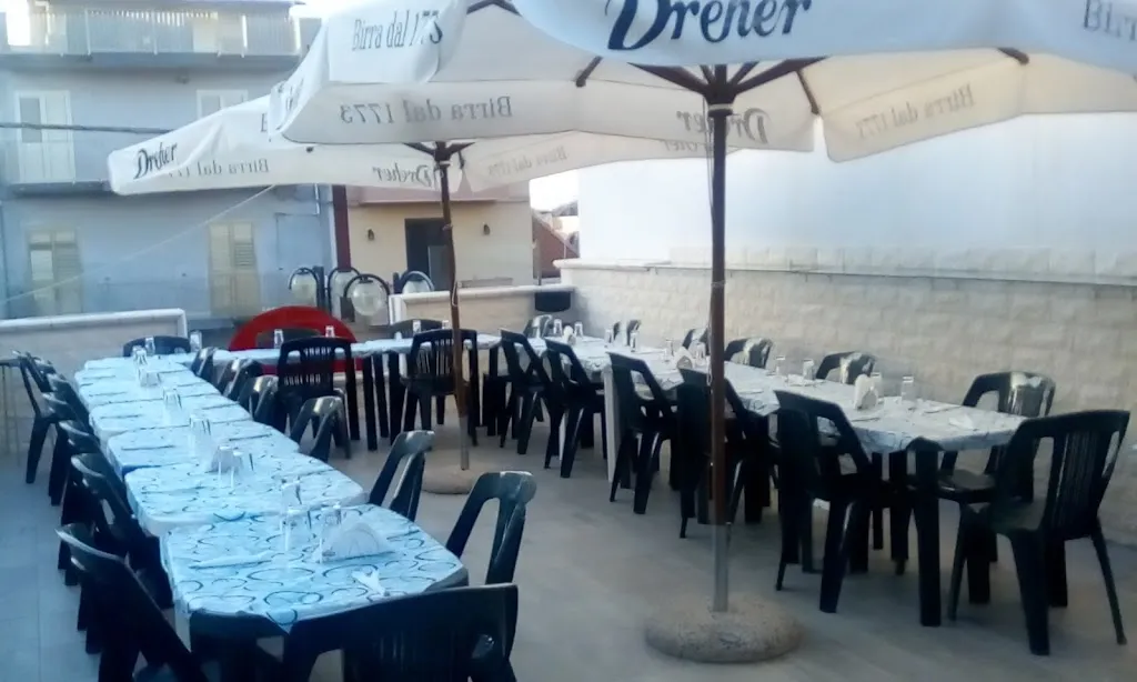 Pizzeria Al Monumento restaurant in Priolo Gargallo