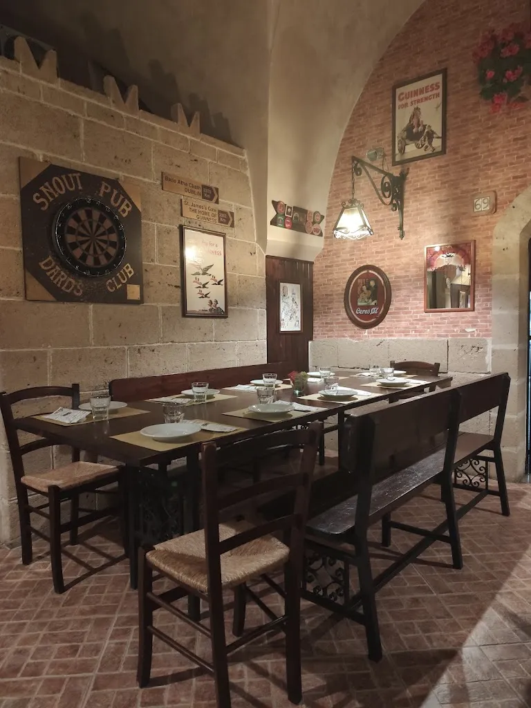 Snout Music Pub restaurant in Lizzano