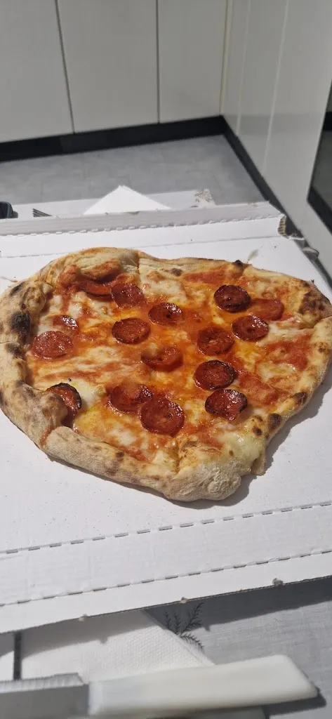 Gavin Claudio Christie _La Cruna del Lago -Pizzeria & Cucina-_Lesina_recensione