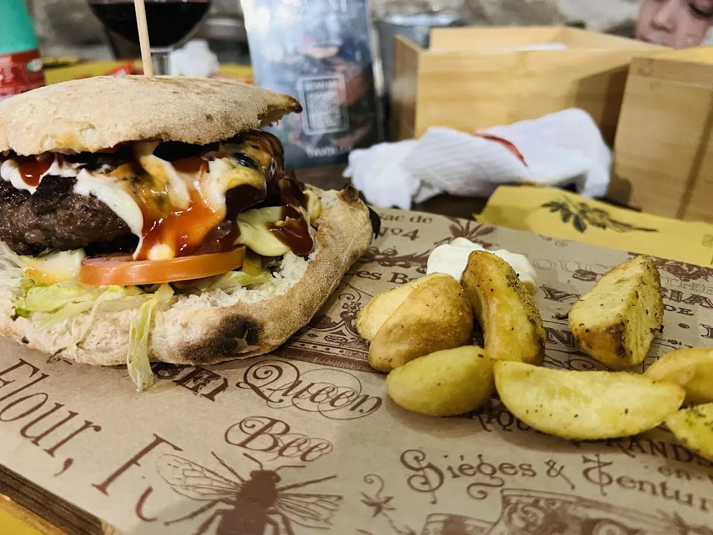 Vincent's Pub restaurant in Regalbuto