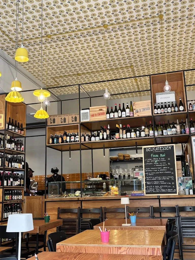 Ollie Tulk_Delicatessen in drogheria_Ragusa_review