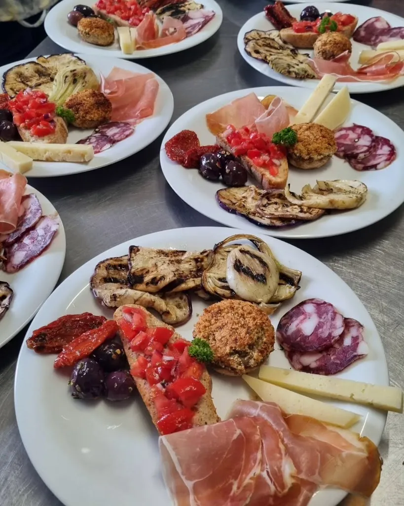 Ristorante Casa del Pellegrino - Affitta camere_Roccafiorita_slider_image_3