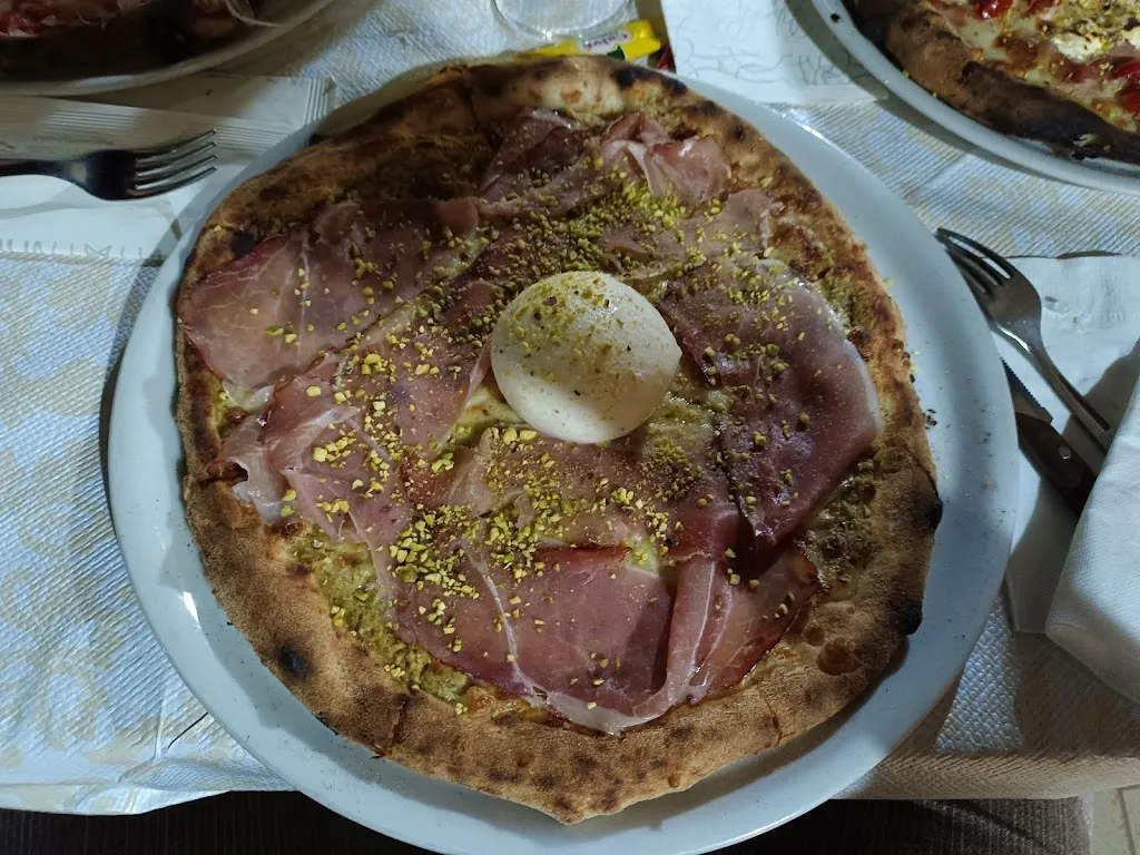 Luigi Corino_Pizzeria Sapori del Fanaco_Ravanusa_review