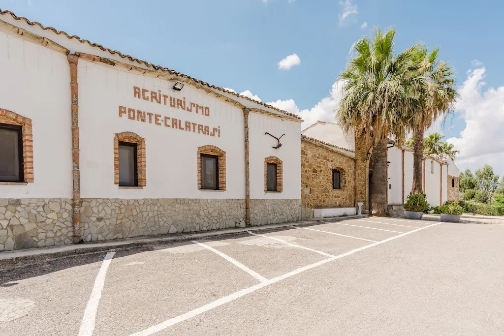 Ponte Calatrasi Agriturismo restaurant in Roccamena