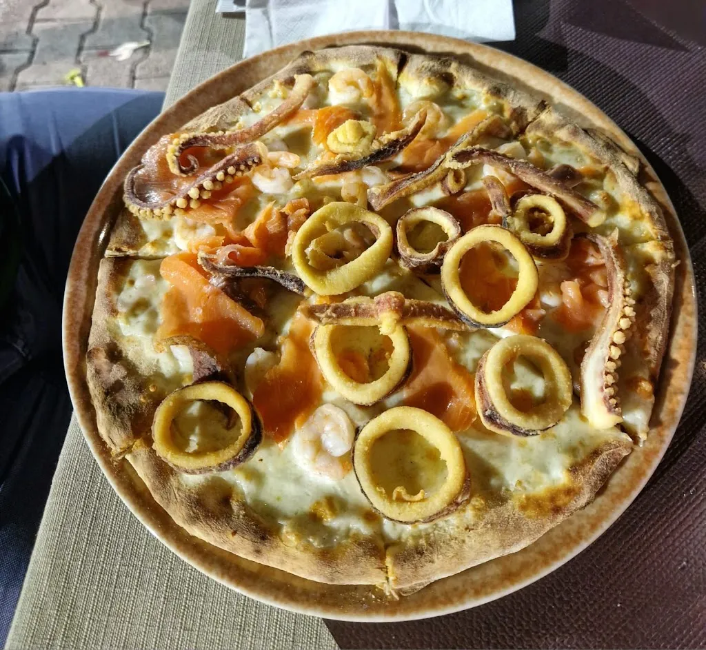 Carlo Cattaneo_Pizzeria La Saletta Rocca di Caprileone_Rocca di Capri Leone_review