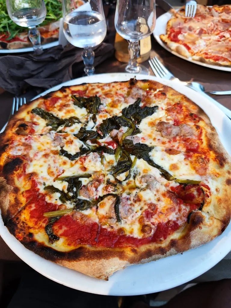 Lina Wolving_Pizzeria La Saletta Rocca di Caprileone_Rocca di Capri Leone_review