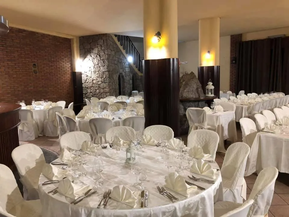 Pizzeria La Saletta Rocca di Caprileone restaurant in Rocca di Capri Leone