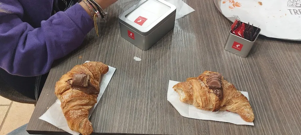 Ilaria Brattoli_Skyline_Lesina_review