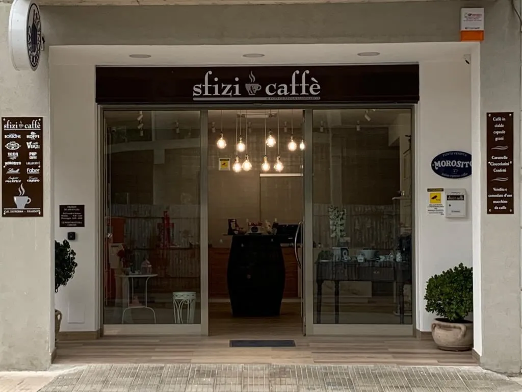 Sfizi e caffe' restaurant in Rocca di Capri Leone