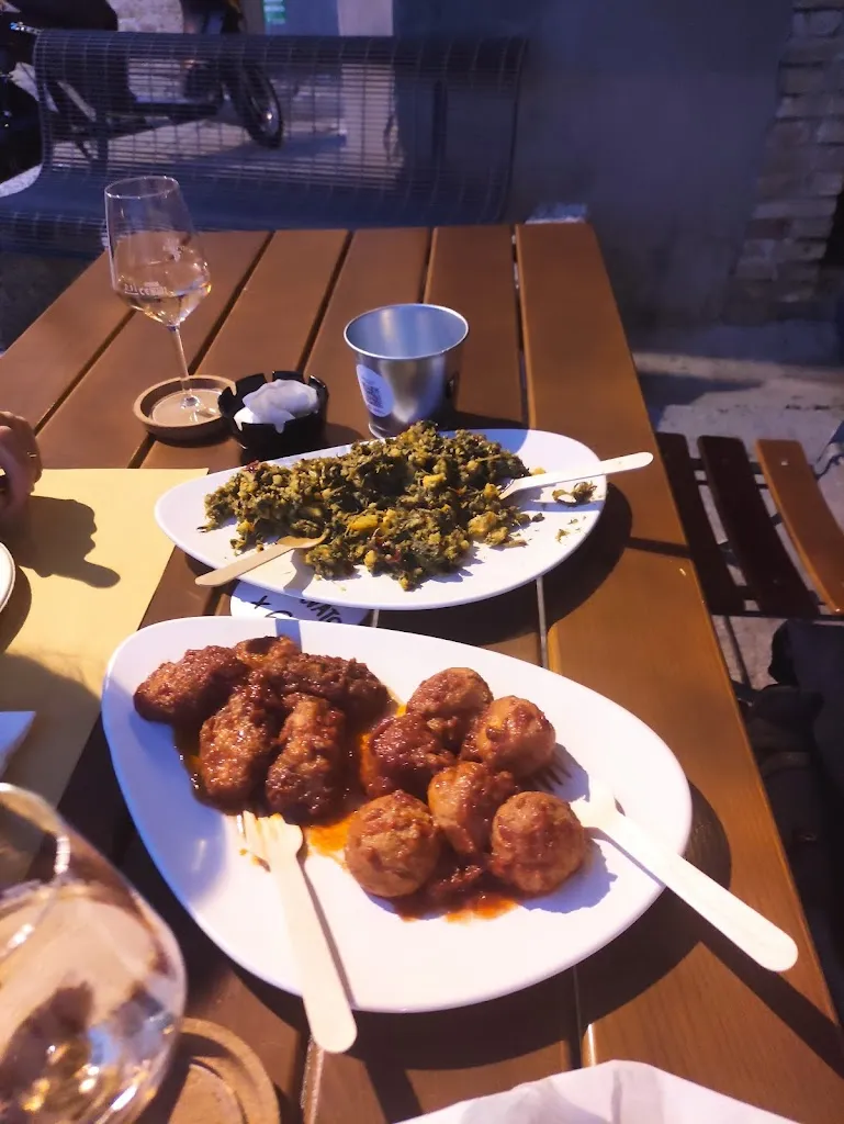 laura laura_4 VOLTE CAFFÈ_Arielli_review