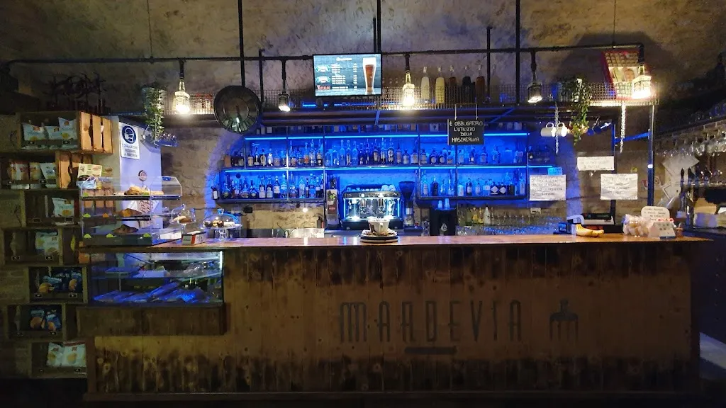 4 VOLTE CAFFÈ restaurant in Arielli