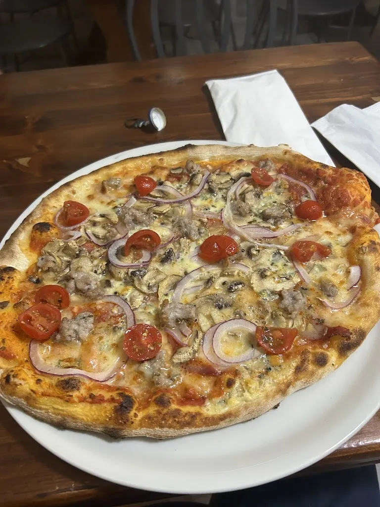 Kellyn Karr_Pizzeria Arco Antico_San Biagio Platani_review