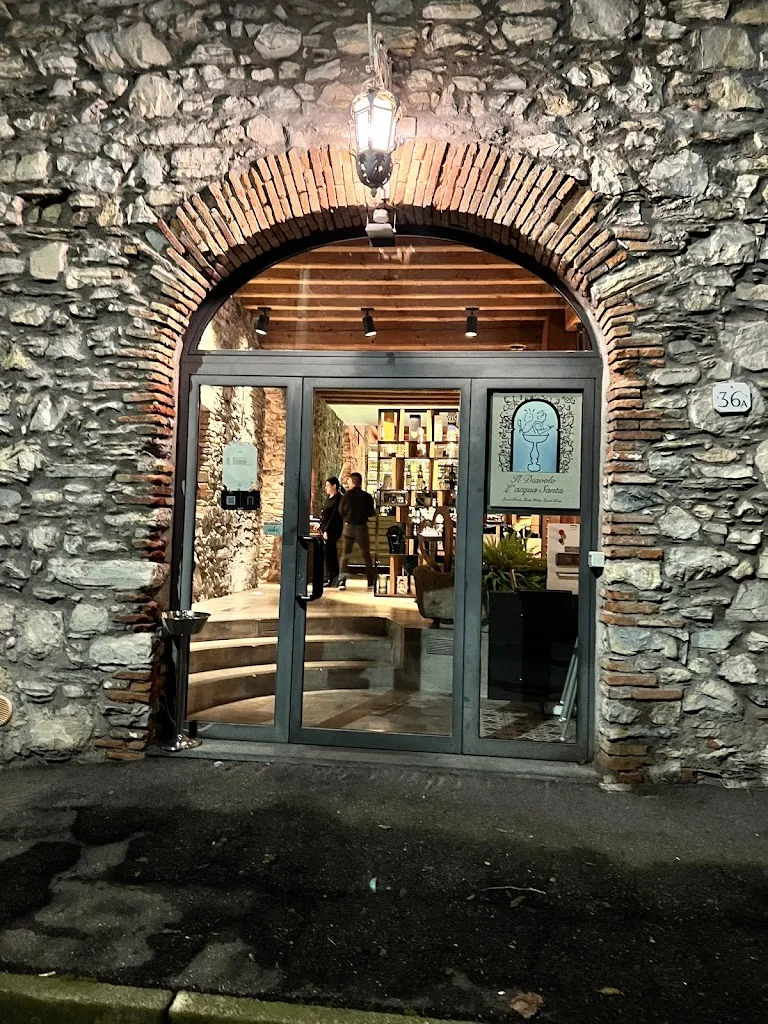 Yeni Rodrig_Il Diavolo L'acqua Santa_San Cono_review