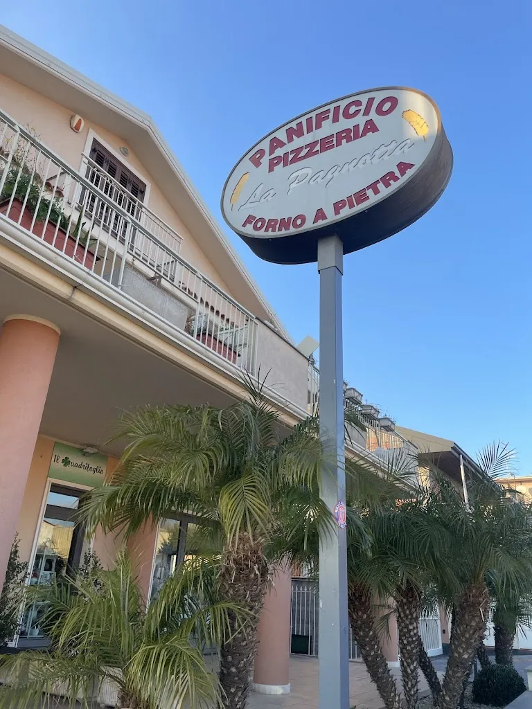 Panificio - Pizzeria "La Pagnotta" di Giovanni Squillaci restaurant in San Pietro Clarenza