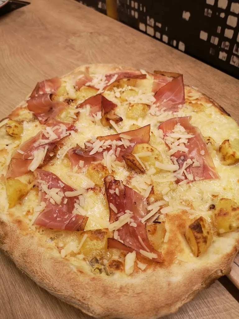 Pizzeria L’Azalea_San Pietro Clarenza_slider_image_2