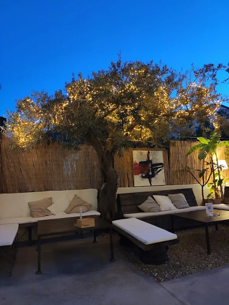 hurrikam_Via Di Fuga_Sant'Alessio Siculo_review