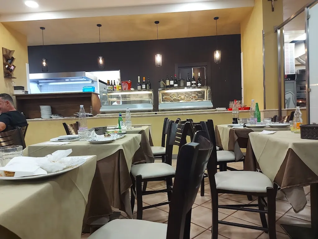 Happy food restaurant in San Cataldo