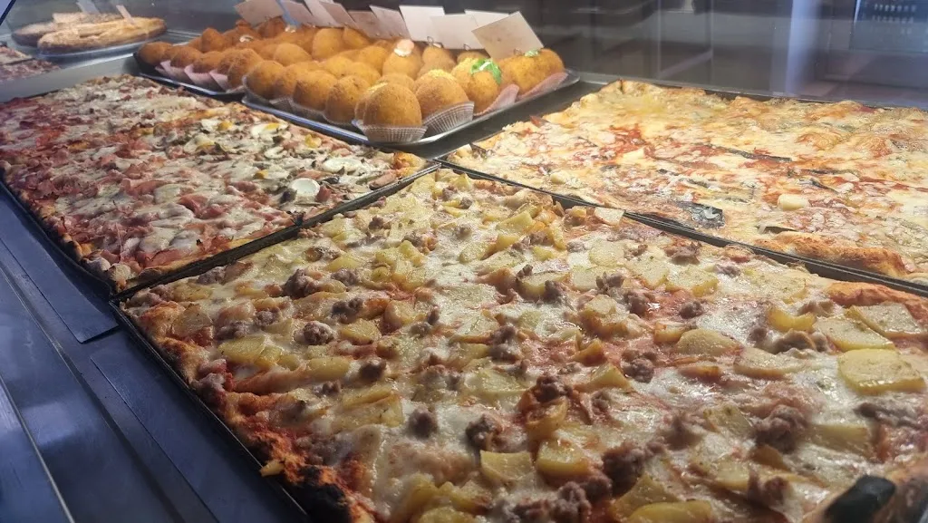 SFIZIO PIZZERIA ROSTICCERIA PANINERIA_San Cataldo_slider_image_2