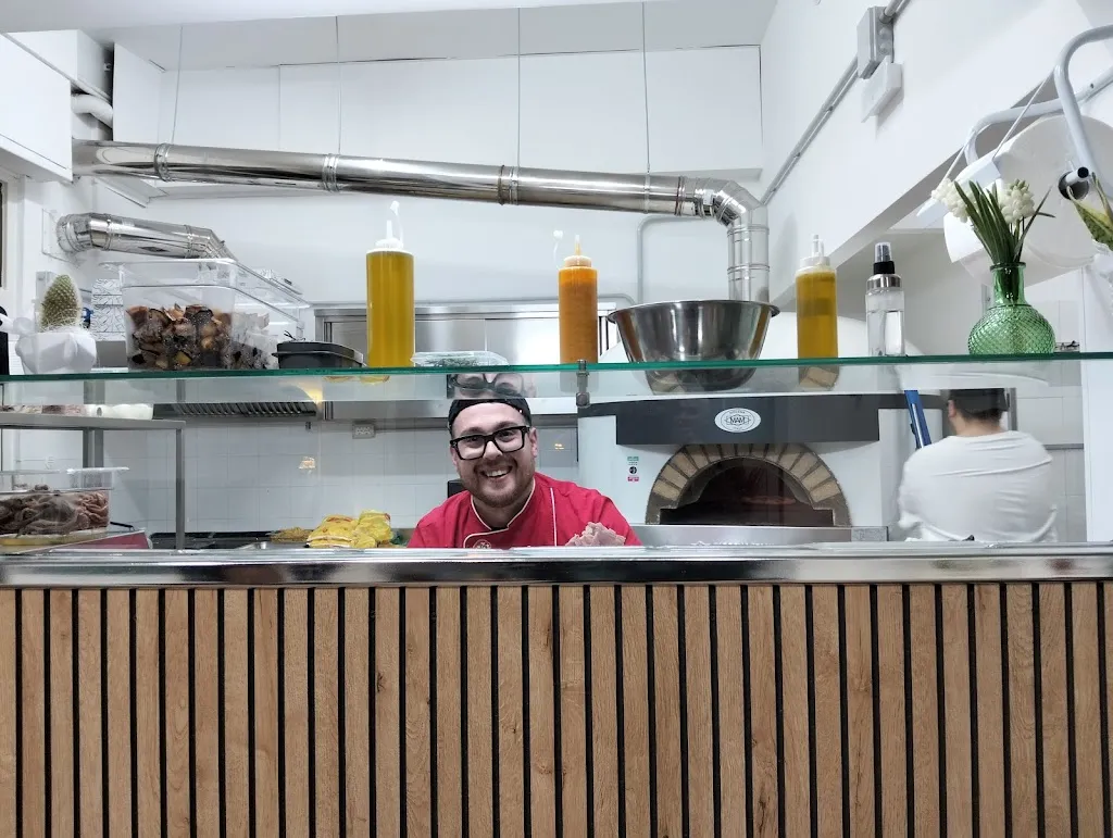 StraPizzami restaurant in San Cataldo