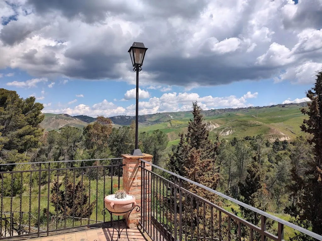 Ugo Gates_Agriturismo Terra delle Antiche Solfare_San Cataldo_review