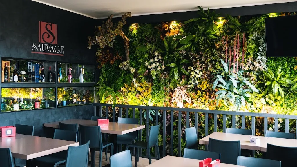 Pizzeria Sauvage Lounge Bar restaurant in San Cataldo