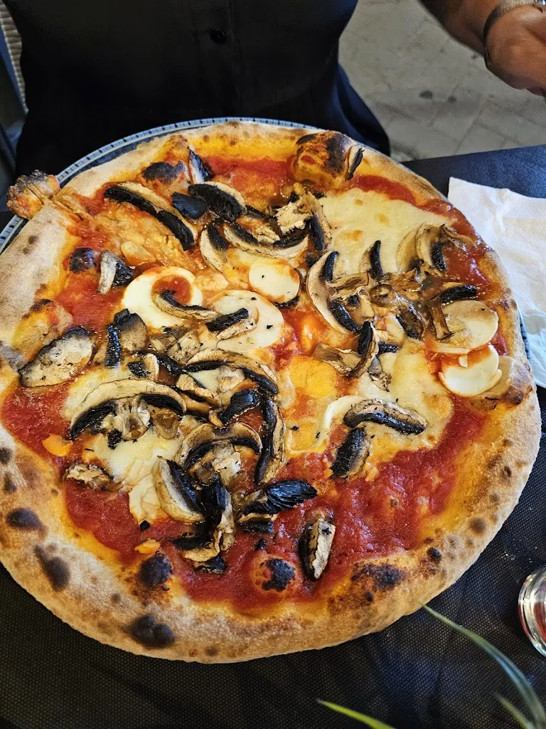 Pizzeria Bellini_Sant'Agata Li Battiati_slider_image_3