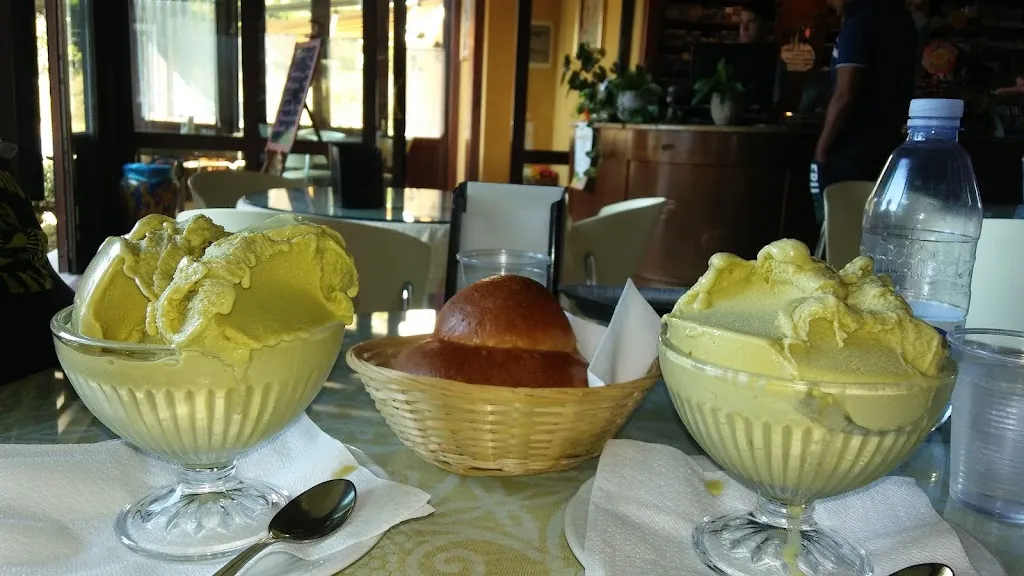 Bar Costanzo dei fratelli Mollica_Santa Domenica Vittoria_slider_image_2