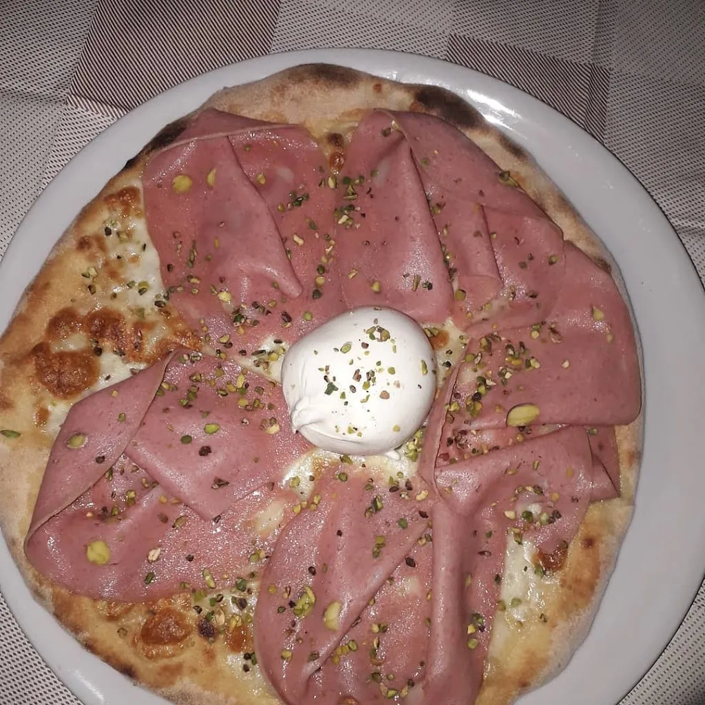 L'Oasi restaurant in Santa Caterina Villarmosa