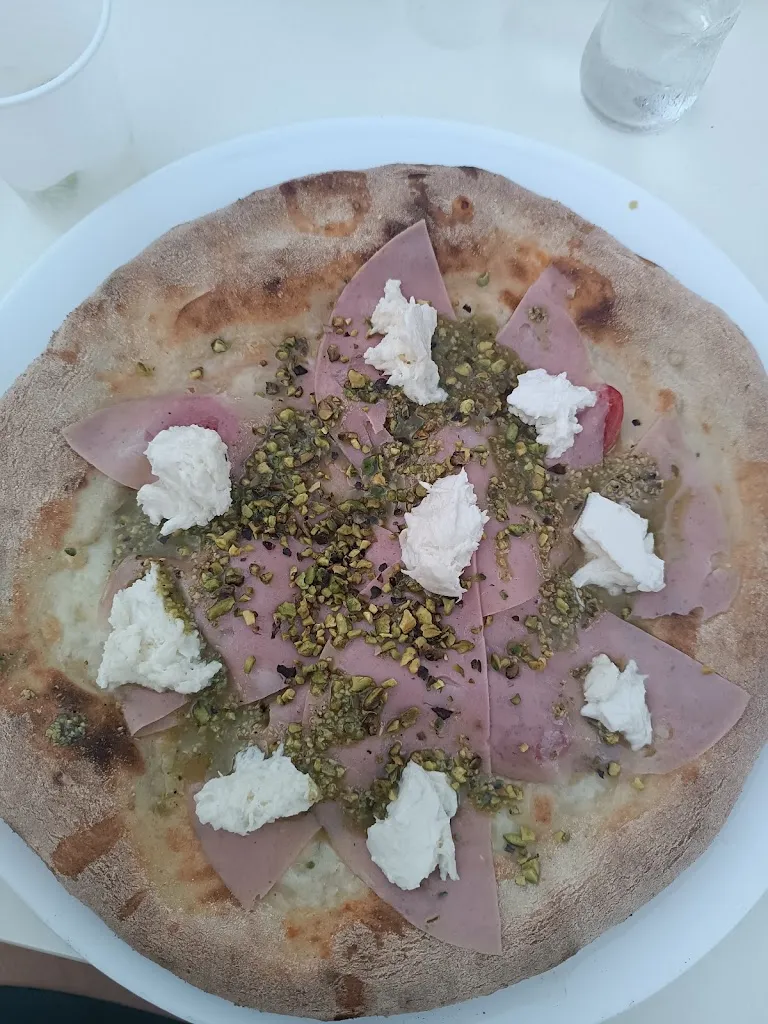 Hannah Illenberger_Ó chiano_Santa Flavia_review