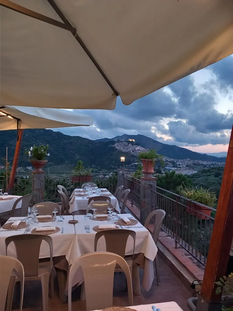 Trattoria-Pizzeria-B&B La Pergola_Santa Lucia del Mela_slider_image_1