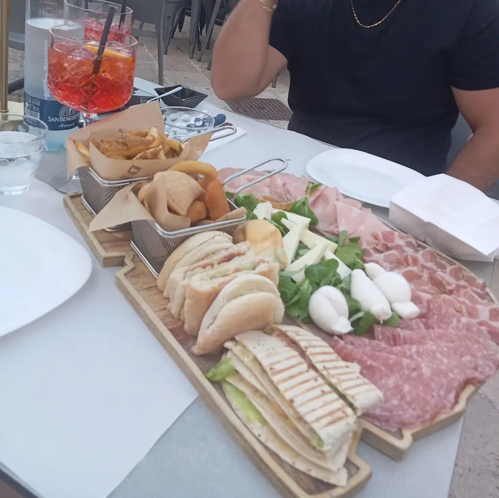 Irene Scilio_Diverso Risto Pub - Café & Food_Leverano_recensione