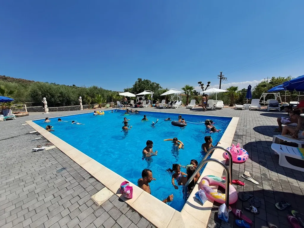 Desirèe Mangiameli_Villa delle rose_Santa Maria di Licodia_review