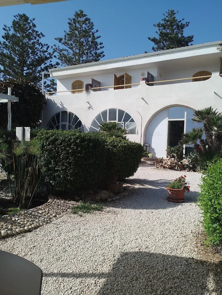 Alisdair Moug_Il Varo a Mare Food & Drink - Parking_Santa Croce Camerina_review