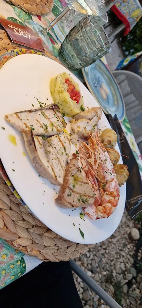 Kemal Kara_Ferrara gusto e passione, ristorante a base di pesce , pizzeria napoletana e conteporanea_Santa Teresa di Riva_review