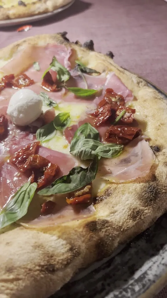 Ferrara gusto e passione, ristorante a base di pesce , pizzeria napoletana e conteporanea_Santa Teresa di Riva_slider_image_2